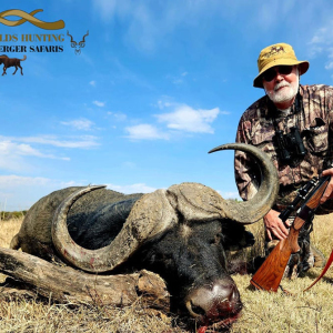 roger-berger-safaris-hunting-Dangerous-Game-buffalo