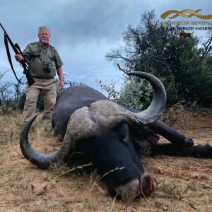 roger-berger-safaris-hunting-Dangerous-Game-buffalo3